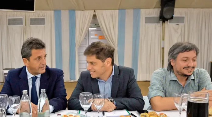 Kicillof, Massa y Máximo Kirchner se reunieron para delinear la estrategia para sostener las PASO Axel Kicillof, Sergio Massa y Máximo Kirchner se encontraron por primera vez en una reunión del PJ convocada para definir estrategias de cara a 2027.