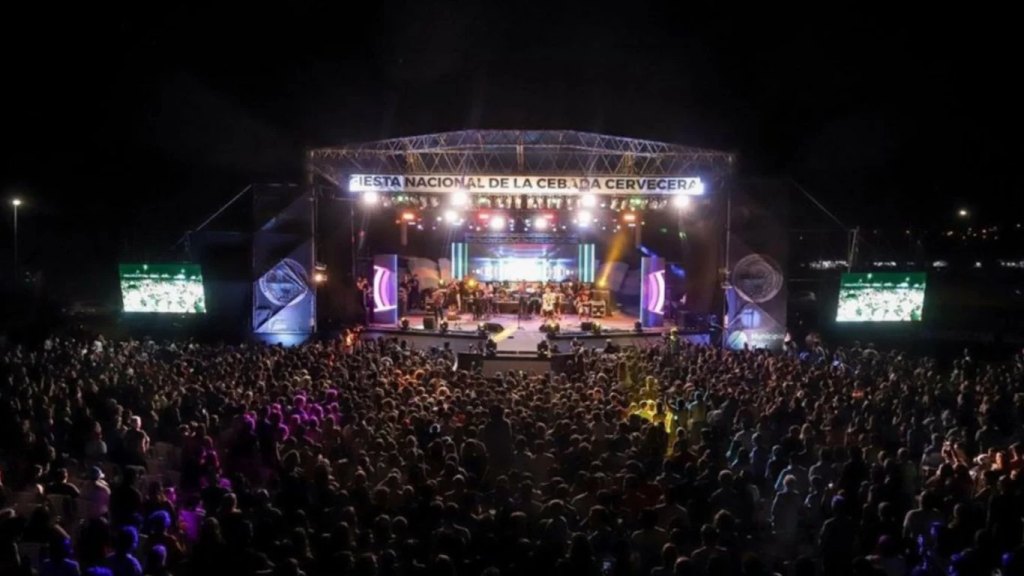 Cada año, la Fiesta Nacional de la Cebada Cervecera reúne a miles de turistas y vecinos para disfrutar de los shows y la gastronomía local.