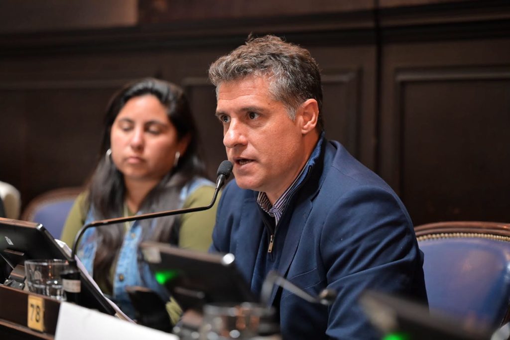 El camporista "Cote" Rossi destacó la historia de superación de Alegre y busca reconocer su trayectoria en la Legislatura bonaerense.