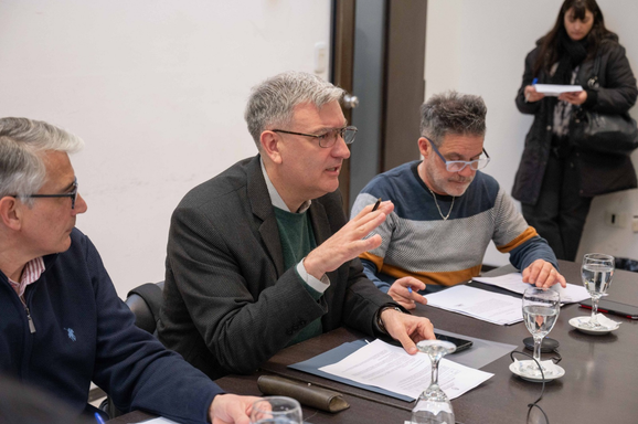 Diputados: avanzó la ley de La Cámpora para blindar a las empresas bonaerenses Con rechazo del PRO y de LLA, la comisión de Servicios Públicos de Diputados aprobó el proyecto para proteger a las empresas estatales ante intentos de privatizaciones.