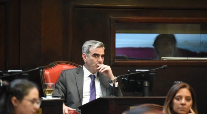 De Urraza desafió a Bianco por la unicameralidad: “Si están dispuestos, abran el debate” El senador bonaerense de La Libertad Avanza, Matías de Urraza, se refirió a los dichos de Carlos Bianco sobre la Legislatura unicameral. “Vayamos a la discusión”, lanzó.
