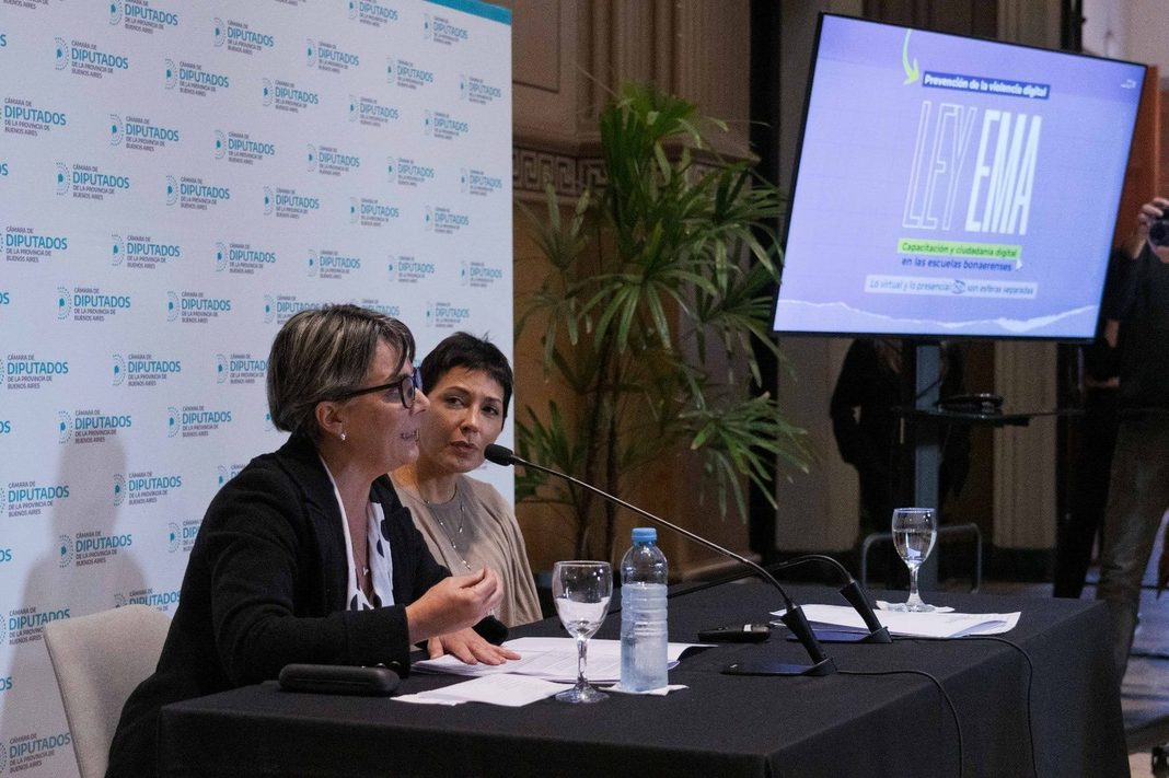 Con reproches de Mayra Mendoza por el voto negativo de LLA, avanzó en comisiones el proyecto de Ley Ema para promover la convivencia digital segura en escuelas.