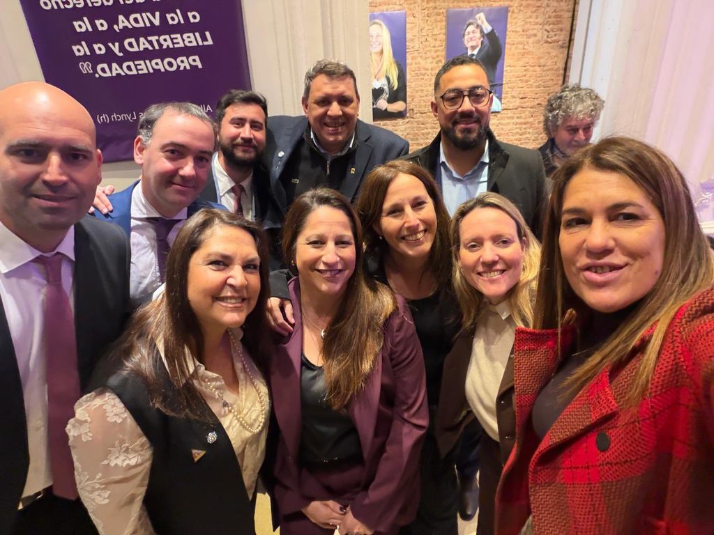 La diputada de la Sexta sección, Mariela Vitale, también formó parte de la apertura de la sede bonaerense de LLA y compartió una postal junto a sus pares legislativos.