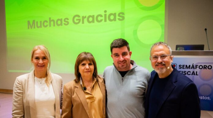 Bullrich impulsa a Valenzuela para la carrera bonaerense y le pica el boleto a Santilli Con un sugestivo gesto, la ministra de Seguridad, Patricia Bullrich, respaldó al senador bonaerense Diego Valenzuela y mete presión en la interna libertaria por la Gobernación.