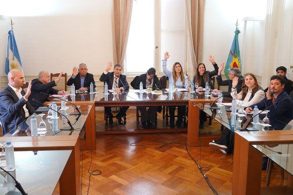 Sin sesiones a la vista, la Legislatura agendó una nueva ronda de comisiones La Legislatura bonaerense agendó un total de siete reuniones de comisiones. Los debates pendientes y el poroteo por las reelecciones indefinidas.