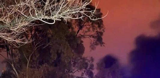 Un incendio registrado durante la madrugada en una central eléctrica de Tolosa provocó un corte de luz que afectó a distintos sectores de La Plata y localidades cercanas.