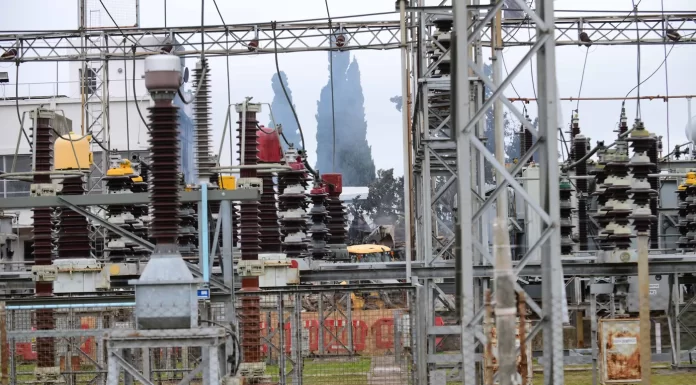 Senadores opositores piden explicaciones por el apagón en La Plata: “Miles de familias quieren soluciones” El bloque Hechos - UCR Identidad se refirió en redes sociales al masivo apagón en La Plata ocurrido el fin de semana y reclamó el tratamiento de sus proyectos sobre los cortes de luz.