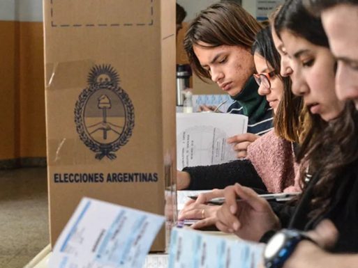 El Gobierno baraja tres opciones para avanzar con la reforma electoral La Casa Rosada analiza cambios en la reforma electoral ante la falta de votos y busca acuerdos para definir el esquema de las PASO en 2027.