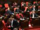 Senadora peronista planteó alternativas para habilitar las reelecciones indefinidas sin pasar por la Legislatura La senadora Mónica Macha presentó dos alternativas para brindarle las reelecciones indefinidas a los intendentes, en caso de que la Legislatura siga con su inacción.