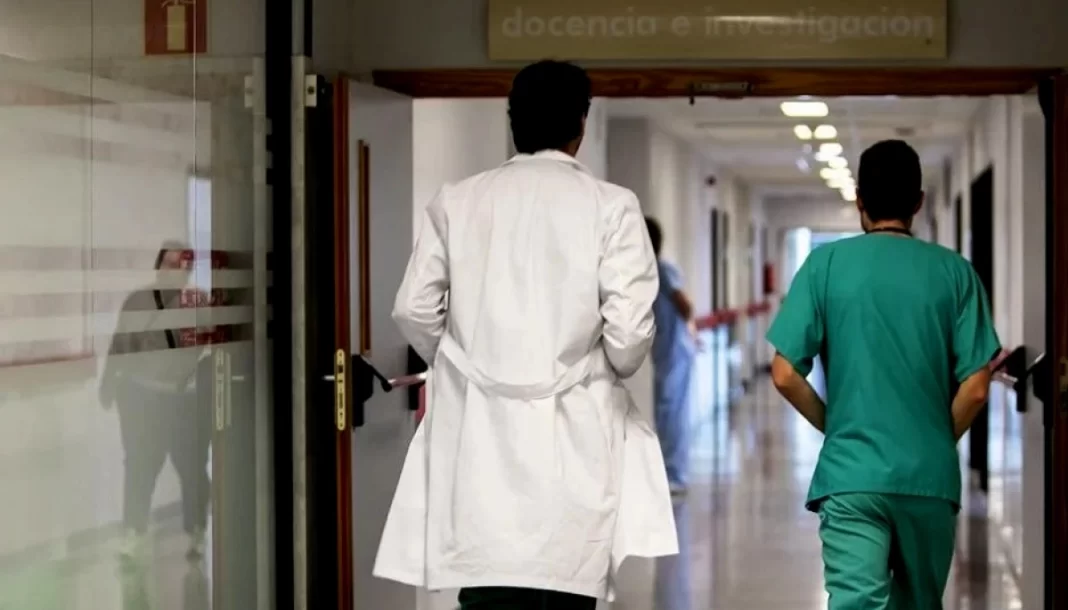 El Colegio de Médicos bonaerense cuestionó el proyecto del diputado Juan José Esper para blindar la objeción de conciencia en el ámbito sanitario.