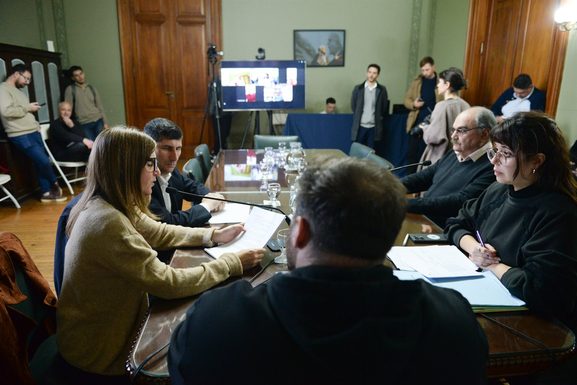 Pese al rechazo opositor, La Cámpora avanza con la ley para bloquear la concesión de Chapadmalal La comisión de Hacienda del Senado bonaerense aprobó el proyecto de La Cámpora para que el Estado provincial recupere la administración de Chapadmalal.