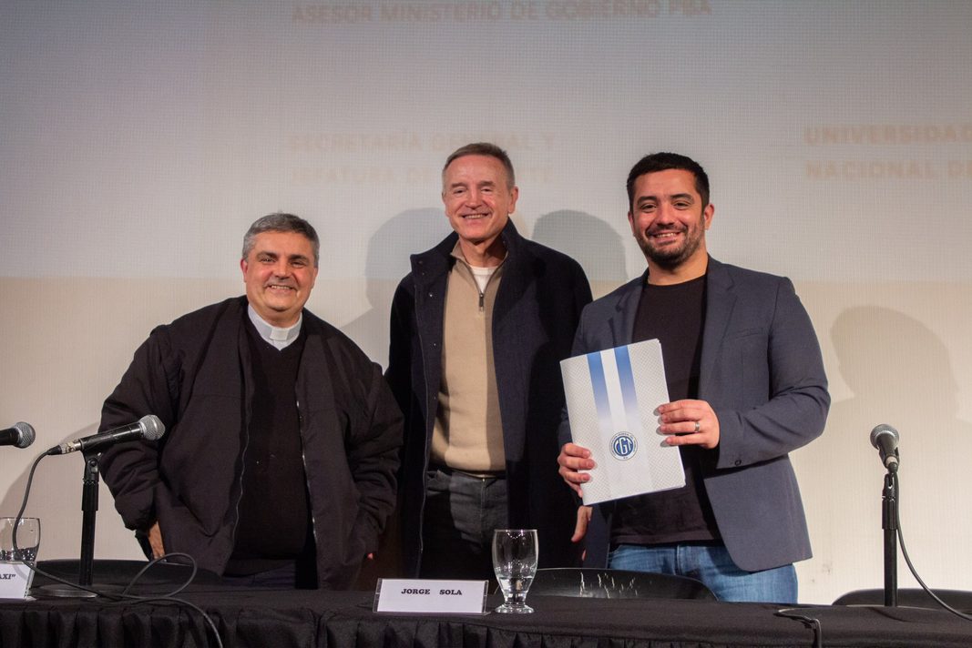 El lanusense Agustín Balladares encabezó en la UNLa una jornada junto al referente de la CGT, Jorge Sola, para debatir sobre el futuro del trabajo.