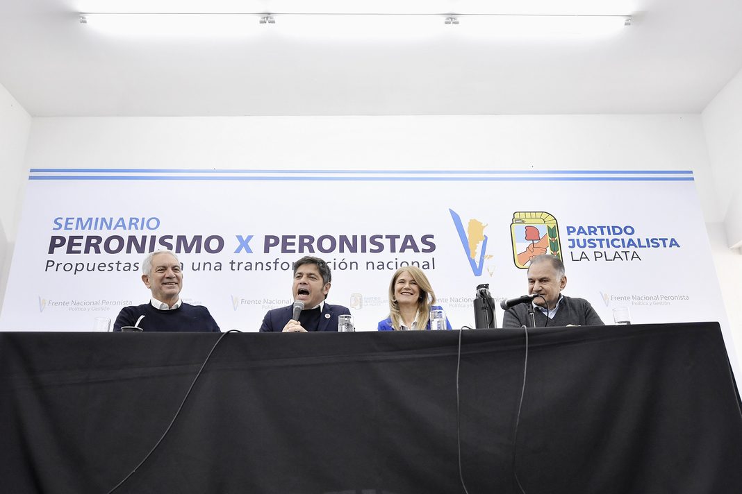 Axel Kicillof encabezó un cónclave del PJ en La Plata con dirigentes de todo el país y llamó a construir una alternativa política desde las bases.