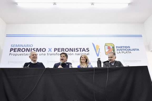 Kicillof encabezó una cumbre del PJ bonaerense: “La unidad no es una decisión de cúpula” Axel Kicillof encabezó un cónclave del PJ en La Plata con dirigentes de todo el país y llamó a construir una alternativa política desde las bases.