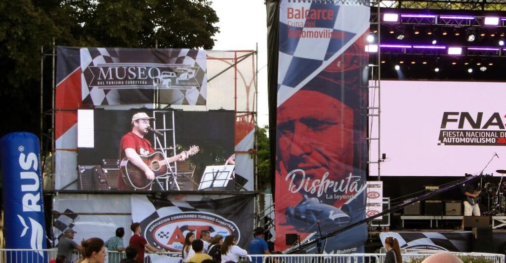 En su 33° edición, la Fiesta del Automovilismo de Balcarce reunió a más de 60.000 personas.