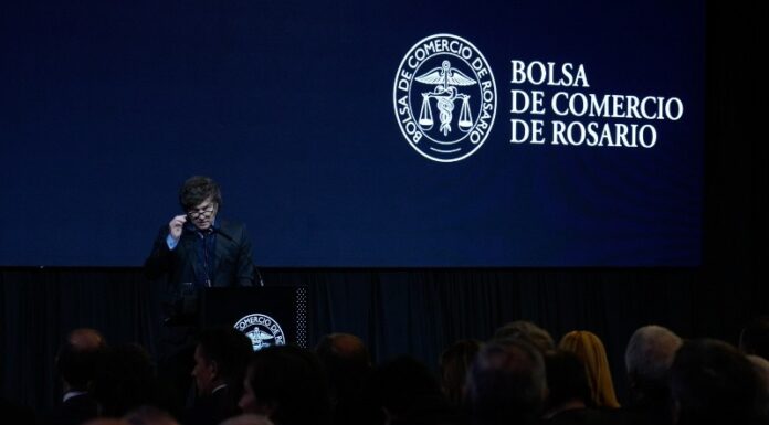 Milei vuelve a Rosario para participar del aniversario de la Bolsa de Comercio El presidente Javier Milei llega este viernes a la ciudad de Rosario, en Santa Fe, para participar del acto homenaje por los 142 años de la Bolsa de Comercio local.