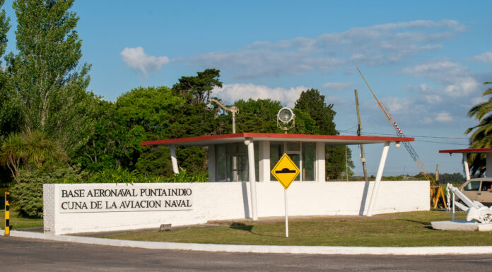 Punta Indio: Angueira pide una reunión con Presti para evitar el cierre de la Base Aeronaval El intendente de Punta Indio, David Angueira, pidió una reunión urgente con Carlos Presti para evitar el cierre de la Base Aeronaval que opera en el municipio.