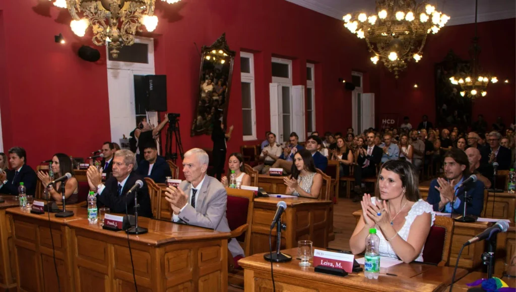 El titular del bloque oficialista, Javier Prandi explicó que el cambio de nombre responde a los reacomodamientos que atravesó el extinto espacio SOMOS desde las elecciones de 2025.