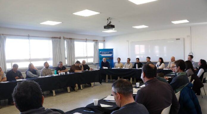 Intendentes de la Séptima y funcionarios bonaerenses articularon acciones ante la llegada de “El Niño” Bolívar fue sede de la reunión del Comité de Cuenca del Río Salado. Funcionarios municipales y provinciales articularon medidas de prevención ante la llegada de "El Niño".