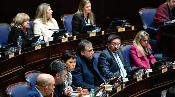 Reelecciones indefinidas: los legisladores que necesitan modificar la ley para competir en 2027 Para las elecciones generales del próximo año, varios legisladores bonaerenses necesitan de las reelecciones indefinidas para quedarse en sus bancas.