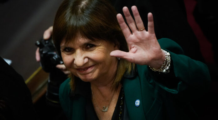 Bullrich reconoció que hay sectores de la sociedad que “están pasando un momento difícil” La jefa de la bancada libertaria en el Senado nacional, Patricia Bullrich, salió a diferenciarse de la narrativa oficial y reconoció que algunos sectores “están pasando un momento difícil”.