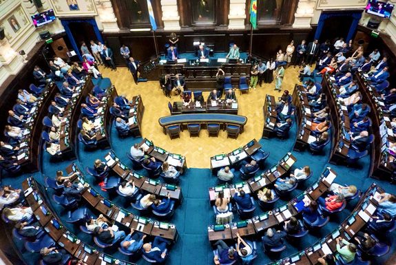 Un diputado quiere terminar con dos “trampas” que cometen los legisladores bonaerenses El diputado Ricardo Lissalde presentó proyectos para prohibir las candidaturas de legisladores por secciones electorales en las cuales no residen.