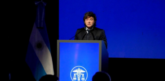 El presidente Javier Milei apuntó contra la oposición por "utilizar políticamente una categoría de mercado" para cargar culpas al Gobierno.