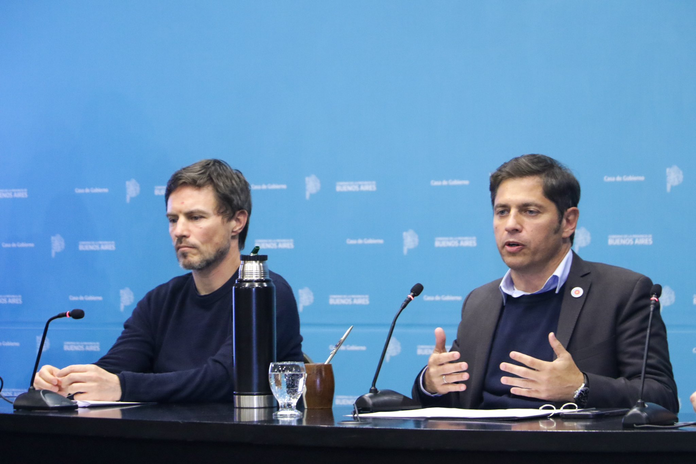 El gobernador bonaerense, Axel Kicillof, culpó a las billeteras virtuales por el endeudamiento familiar. “Cobran precios diferentes según la capacidad de pago”, afirmó.
