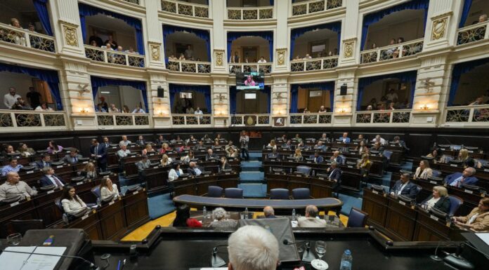 Diputados pone el endeudamiento familiar en agenda y debate una salida para 1 millón de bonaerenses La Cámara de Diputados bonaerense será sede el próximo martes de una charla -debate sobre posibles herramientas para abordar el endeudamiento familiar. Todos los detalles.
