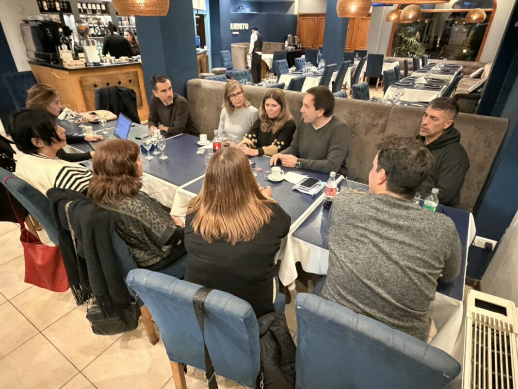 El senador, Pablo Petrecca, se reunió con el Colegio de Psicólogos para analizar la incorporación de psicólogos educacionales en escuelas bonaerenses.
