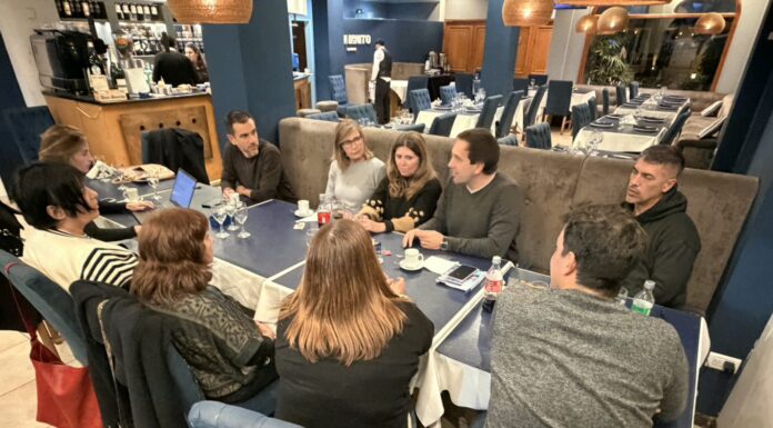 Petrecca llevó al Colegio de Psicólogos su proyecto para sumarlos a las escuelas bonaerenses El senador, Pablo Petrecca, se reunió con el Colegio de Psicólogos para analizar la incorporación de psicólogos educacionales en escuelas bonaerenses.