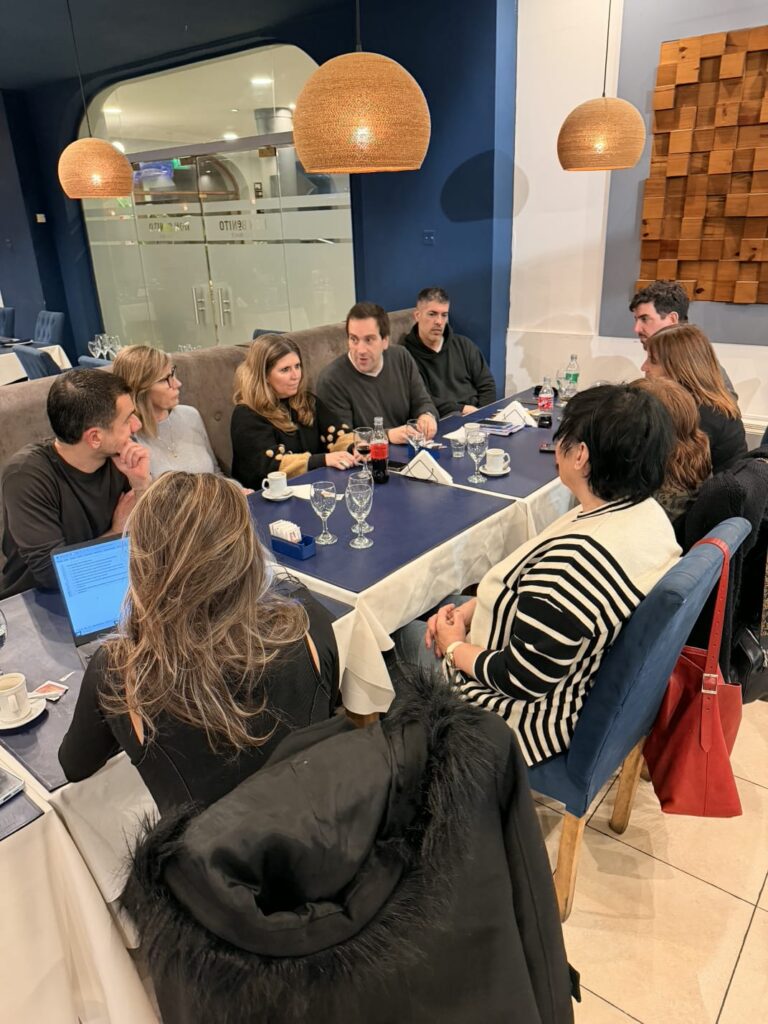 El senador, Pablo Petrecca, se reunió con el Colegio de Psicólogos para analizar la incorporación de psicólogos educacionales en escuelas bonaerenses.