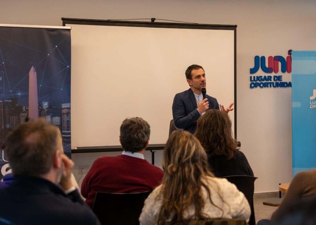El senador, Pablo Petrecca, se reunió con el Colegio de Psicólogos para analizar la incorporación de psicólogos educacionales en escuelas bonaerenses.