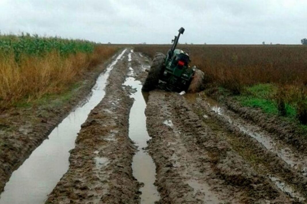 Productores bonaerenses alertaron por las malas condiciones de los caminos rurales y las consecuencias económicas que conlleva su intransitabilidad.