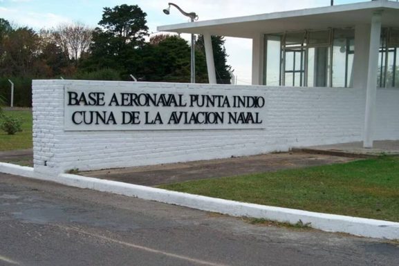 Kicillof iniciará gestiones con Nación para frenar el cierre de la Base Aeronaval de Punta Indio El ministro Carlos Bianco, respaldó el reclamo de Punta Indio por la Base Aeronaval y pidió una reunión con Nación para revisar el traslado.