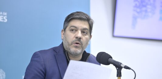Carlos Bianco anunció la preparación de la Provincia para el Superniño y cruzó a Javier Milei por relativizar el endeudamiento familiar.