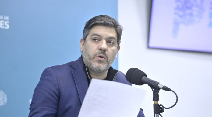 Bianco anunció la compra de maquinaria por el Superniño: “Nos preparamos para las consecuencias” Carlos Bianco anunció la preparación de la Provincia para el Superniño y cruzó a Javier Milei por relativizar el endeudamiento familiar.