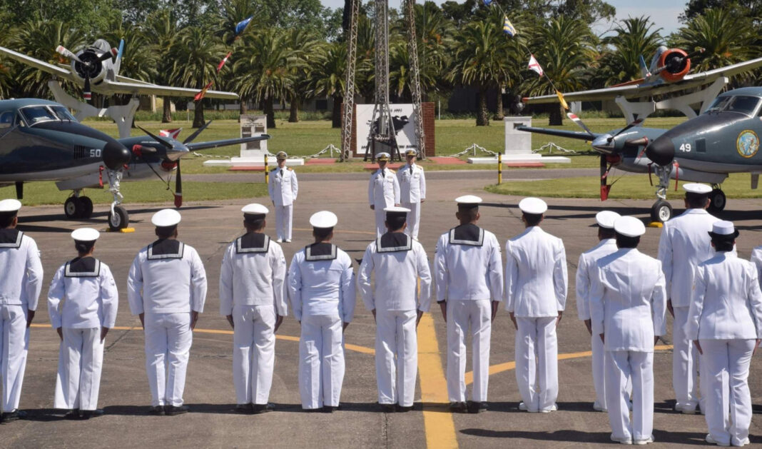 El ministro Carlos Bianco, respaldó el reclamo de Punta Indio por la Base Aeronaval y pidió una reunión con Nación para revisar el traslado.