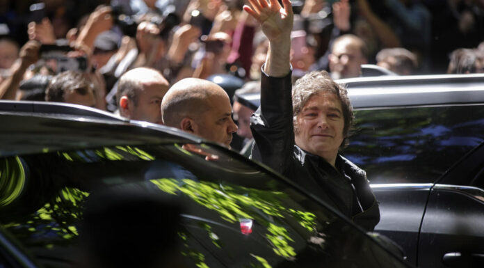Milei vuelve a reunir a la tropa legislativa para avanzar con la sanción de la reforma electoral El presidente Javier Milei vuelve a reunir este martes a la tropa legislativa de La Libertad Avanza (LLA) con el propósito de diagramar la estrategia parlamentaria de las próximas semanas.
