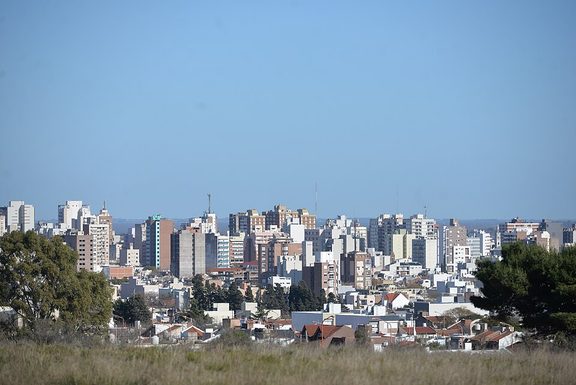 Liberman busca frenar desde la Legislatura el nuevo Código Urbano de Bahía Blanca El diputado de LLA, Oscar Liberman, cuestionó el nuevo Código Urbano de Bahía Blanca y busca frenar su alcance desde la Legislatura.