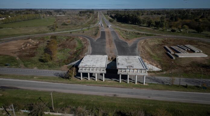 Katopodis le pidió a Nación que traspase dos rutas claves a la órbita provincial Gabriel Katopodis volvió a cruzar a Nación por la falta de obras viales y le pidió el traspaso a Provincia de dos rutas claves que atraviesan territorio bonaerense.