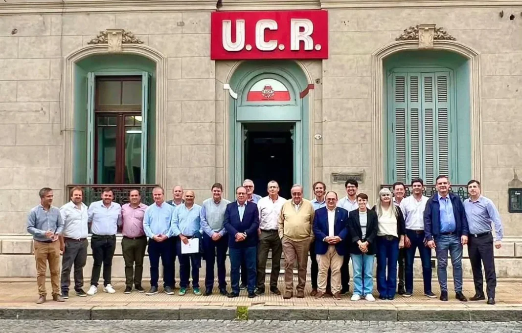 Intendentes radicales se reúnen en La Plata para rediscutir fondos municipales, la prevención ante El Niño y la estrategia de la UCR rumbo a 2027.