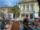 Un sector de los docentes bonaerenses protestó en Educación: “Tenemos salarios de pobreza” Docentes bonaerenses de SUTEBA Multicolor advierten por los bajos salarios de la comunidad educativa y advierten que el gobernador Axel Kicillof “tiene un doble discurso”.