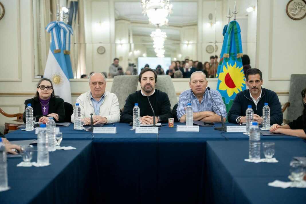 El ministro de Salud bonaerense, Nicolás Kreplak, estuvo en el Senado para defender los dos proyectos sanitarios de Kicillof. Las quejas opositoras y la defensa oficialista.