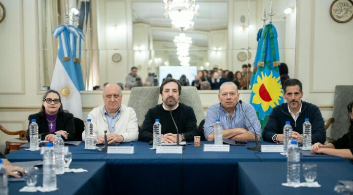Kreplak defendió los proyectos de Kicillof, recibió quejas libertarias y encaminó las leyes al recinto El ministro de Salud bonaerense, Nicolás Kreplak, estuvo en el Senado para defender los dos proyectos sanitarios de Kicillof. Las quejas opositoras y la defensa oficialista.