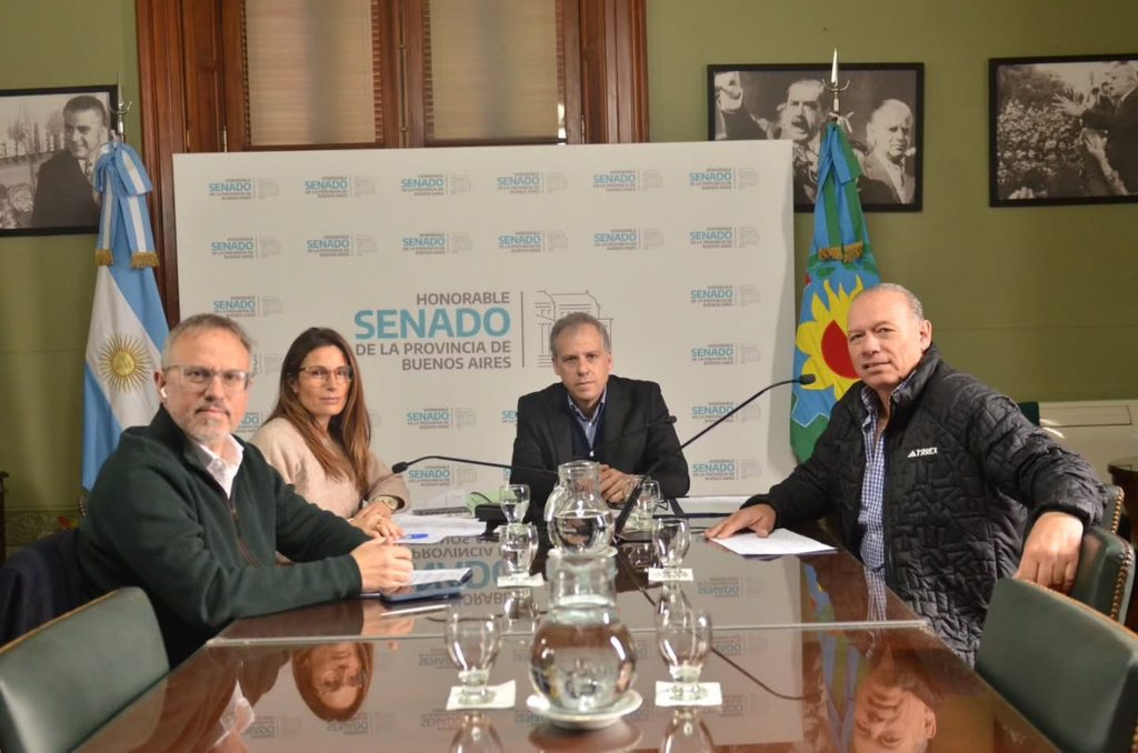 Durante la última reunión, el cuerpo parlamentario de la Cámara alta puso bajo análisis iniciativas sobre firma digital, expedientes electrónicos y comunicaciones administrativas.