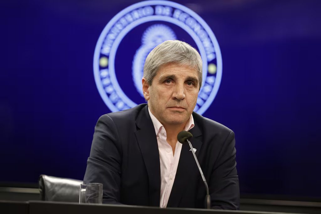 Caputo presentó un nuevo plan para que los bancos otorguen nuevos créditos hipotecarios.