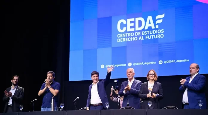 Kicillof encabeza un nuevo plenario del MDF en la Facultad de la UBA El gobernador Axel Kicillof encabeza este jueves un nuevo plenario de su espacio político Movimiento Derecho al Futuro (MDF) en la Facultad de Ciencias Exactas de la UBA.