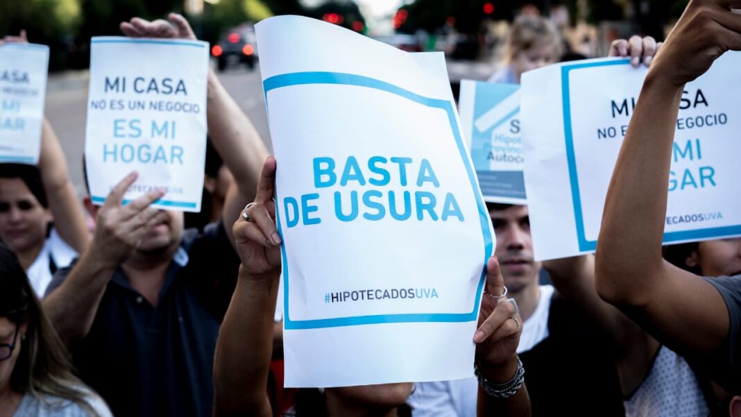 La senadora bonaerense, Mónica Macha, presentó un proyecto de ley para suspender las ejecuciones hipotecarias y judiciales sobre viviendas únicas.