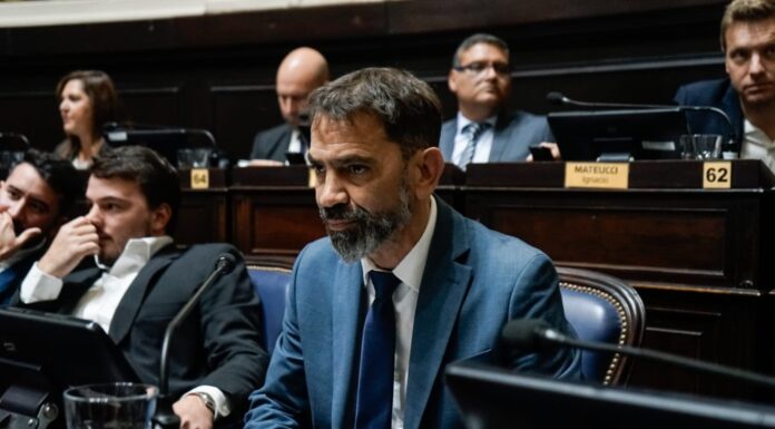 Luz verde para el enroque libertario: Osaba es el nuevo titular de La Libertad Avanza en Diputados La Cámara de Diputados bonaerense avaló el cambio en la autoridad del bloque de La Libertad Avanza. Juan Osaba se transformó en el nuevo presidente.
